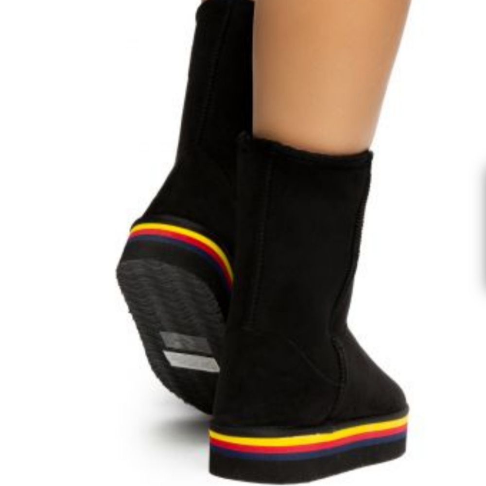 NWT Amy Ankle Black Boots Slip Ons - Picture 2 of 4